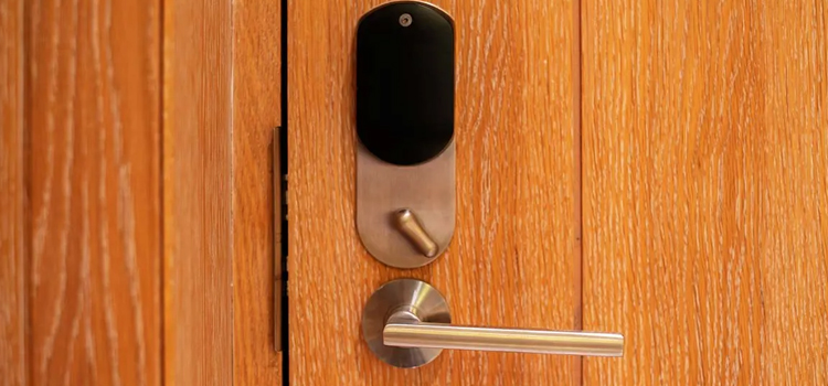 Automatic Locking Door Knob Whittier